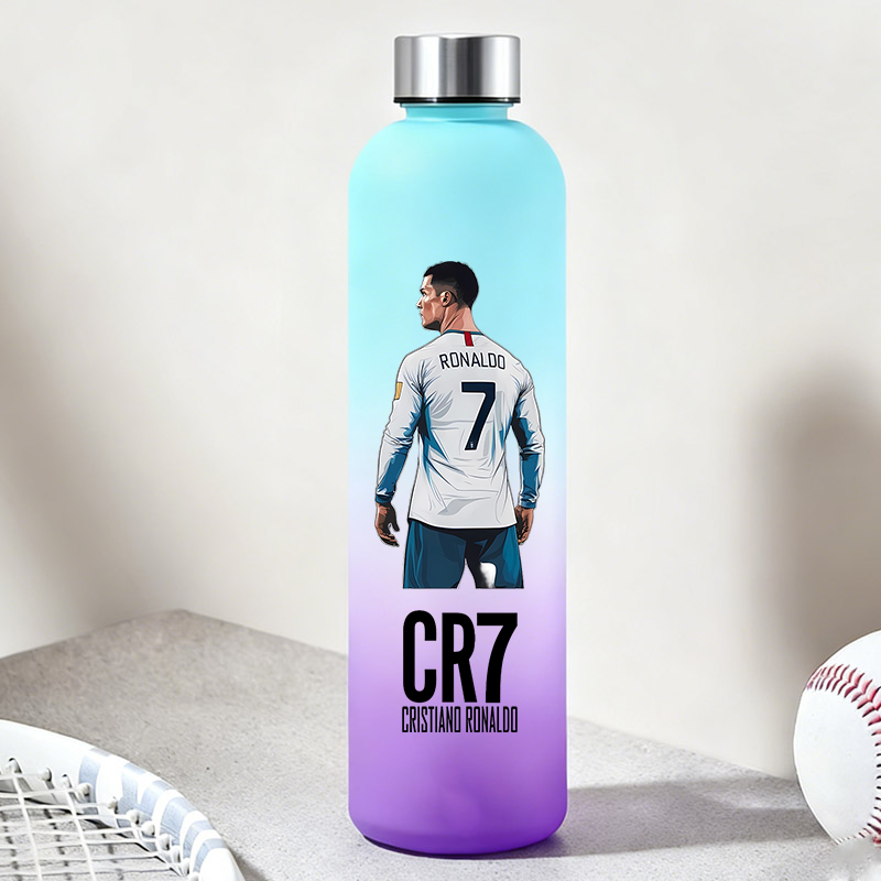 Kids Outdoor Kitchen Accessories - 900 ミリリットル CR7 ウォーターボトルカジュアルサッカースターロナウドスポーツボトルアウトドア旅行ジムフィットネス水差し子供ポータブル飲料カップ