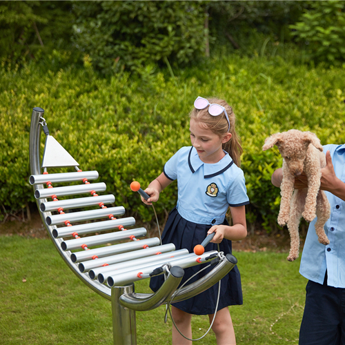 Kids Outdoor Xylophone - 屋外用音楽遊具 ハルプシコード 子供用金属製打楽器 木琴 ノックオン・スワッカー