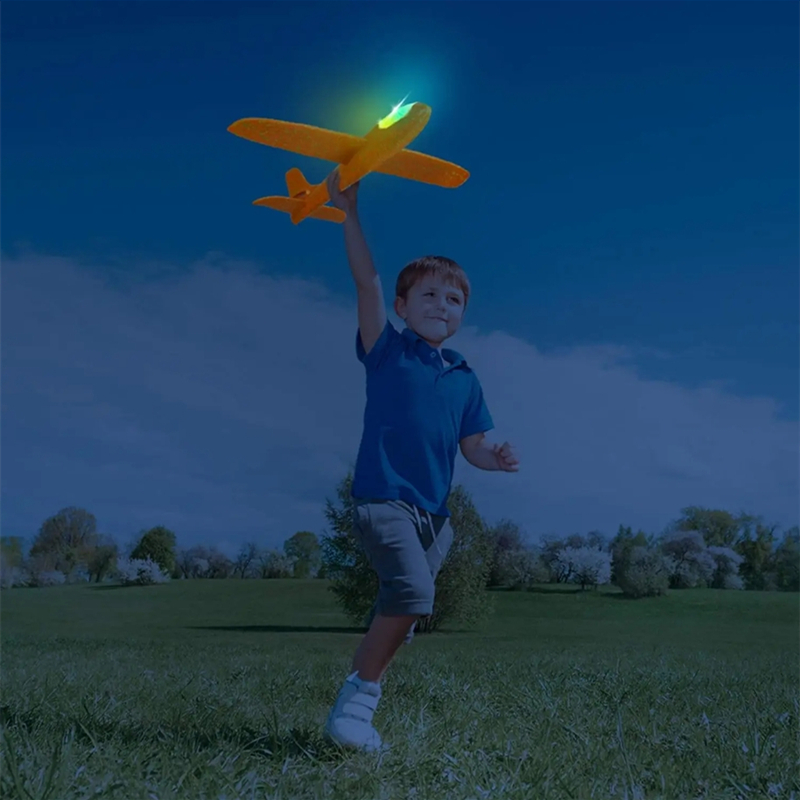 電動泡飛行機グライダー手投げ飛行機 LED ライト付き自動飛 - Kids Outdoor Entertainment のレビューと価格